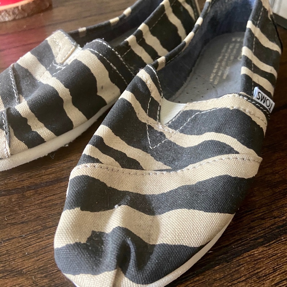 TOMS zebra print shoes **BRAND NEW/ NEVER WORN**